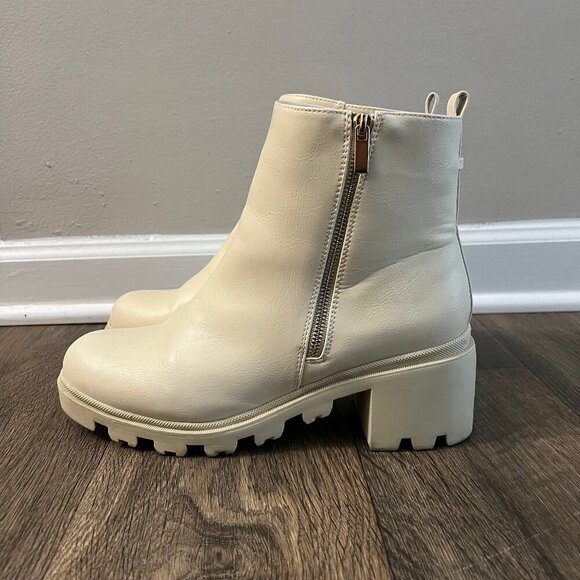 Shoe Dazzle Danilyn Lug Sole Bootie Faux Leather Cream Size 11 - Picture 7 of 10